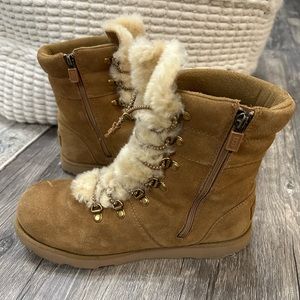 UGG Australia Viki Shearling Waterproof Boots (Youth 6 / Woman 7.5)